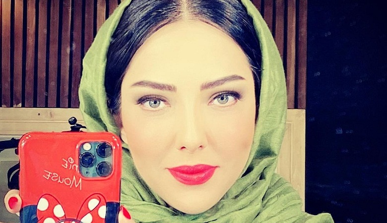 “لیلا اوتادی” با کلاه عروس جنجالی انگلیس عکس گرفت!