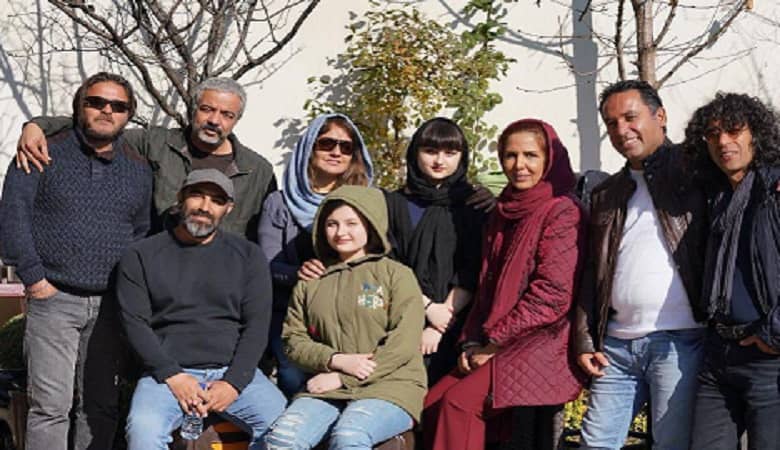 “مهناز افشار” سارا و نیکا را در پناه خود گرفت/ عکس