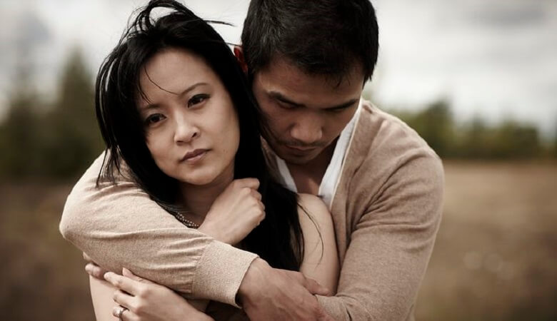 چگونه به همسر خود دلداری بدهید؟ + راه‌های موثر