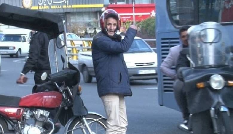 ستاره سابق پرسپولیس خانه به دوش شد!+عکس