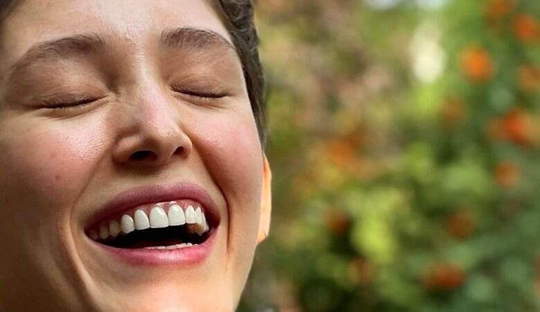 عکس فرشته حسینی بدون حجاب در خارج از کشور!