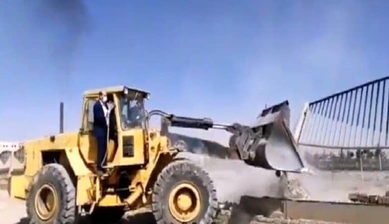 ویدئو/ نماینده ای که با لودر به دانشگاه آزاد حمله کرد!