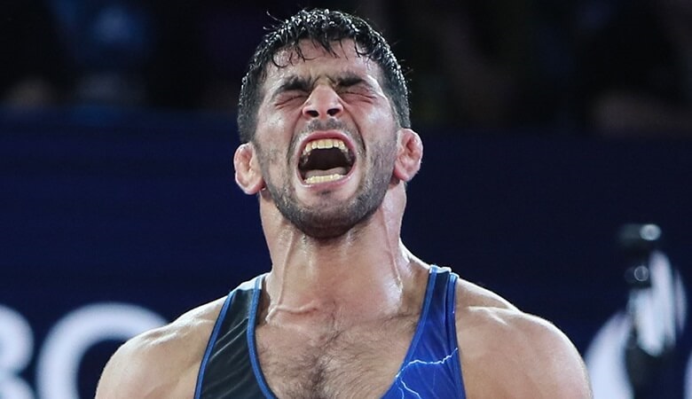 عجله گزارشگر تلویزیون کار دست پهلوان محبوب و مردمی داد!