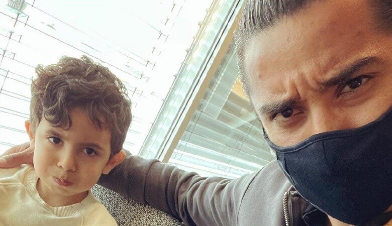 عکس/ رضا قوچان نژاد و پسرش با لباسی عجیب به استقبال هالووین رفتند!