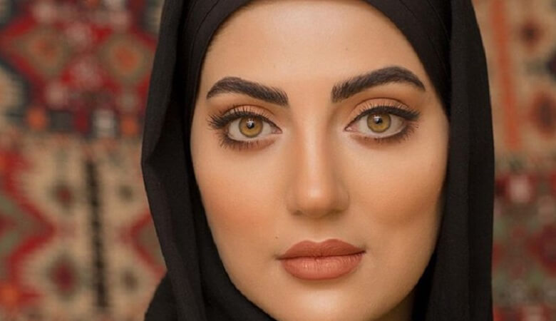 عکس/ هلیا امامی خودش را با پر طاووس آراست!