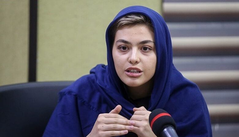 عکس جنجالی ریحانه پارسا در آسانسور!