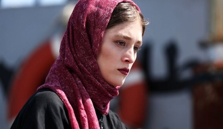 عکس/ فرشته حسینی با لباس های نوید محمدزاده در ملا عام!