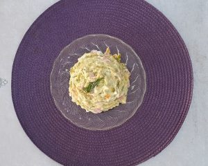 طرز تهیه سالاد الویه خانگی متفاوت با ژامبون (یا با کالباس)