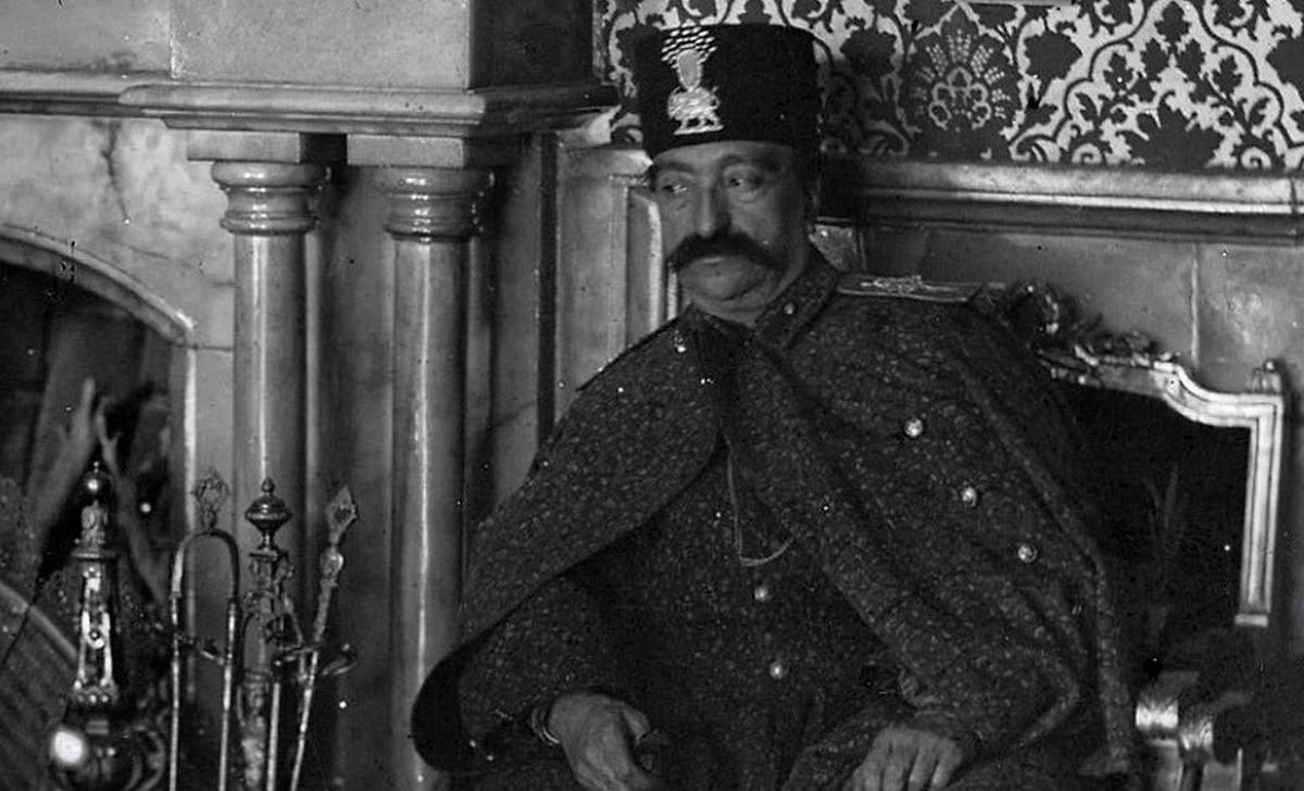 وقتی ناصرالدین شاه “کمال انسانیت” میمون‌ های فرانسوی را ستود!