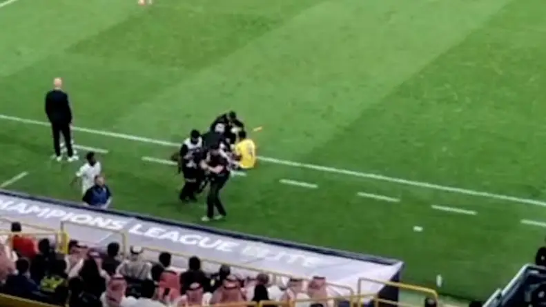 تنها حرکت کوجو مقابل النصر: پرت کردن بطری آب بعد از تعویض!