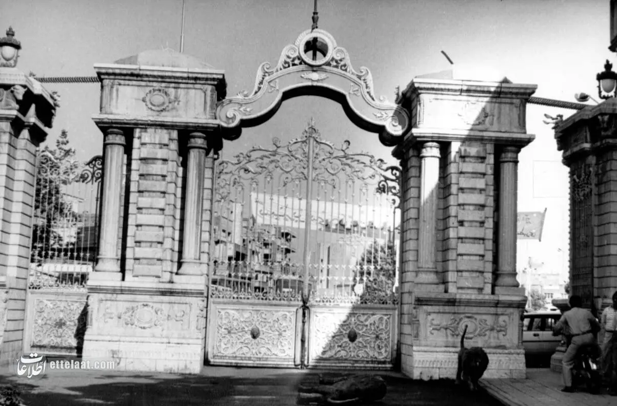 ۱۳۷۳ تصاویر دیدنی میدان بهارستان تهران از ۱۲۱۸ تا ۱۳۸۶